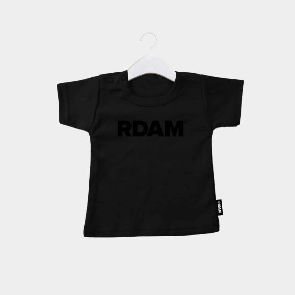 RDAM® t-shirt met de iconische letters en zwart op zwart opdruk