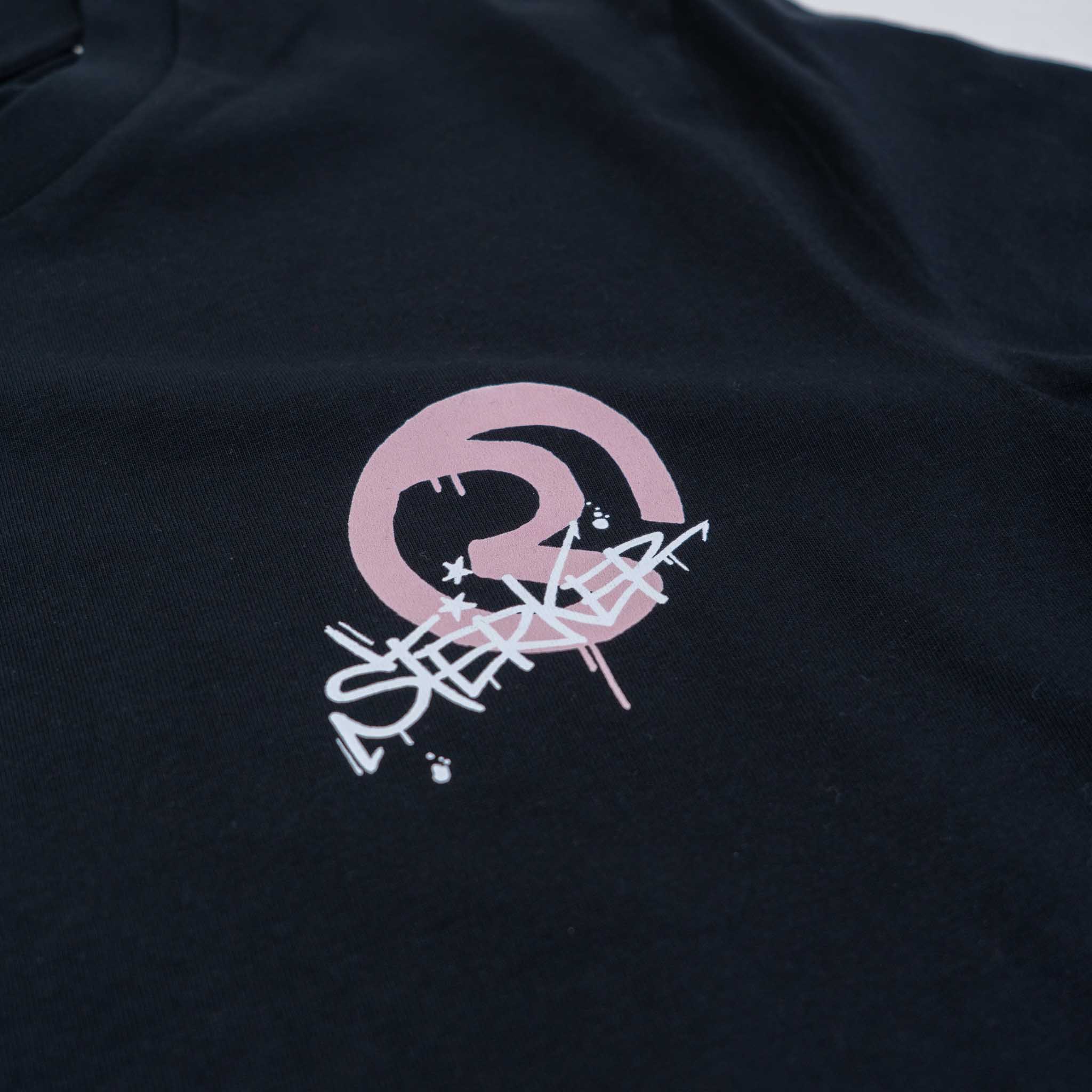 RDAM rotterdam kleding sterker door strijd-09912 RDAM® | Sterker Door Pink on Black | T-Shirt - Afbeelding 4