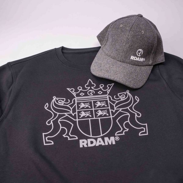 RDAM® | Sterker Door Grijs op Zwart | T-Shirt
