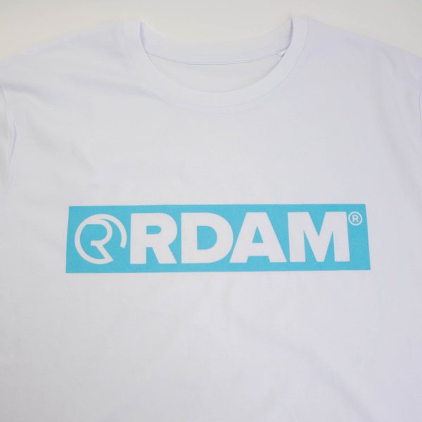 RDAM® | Outline Flock Ice Blue op Wit | T-Shirt