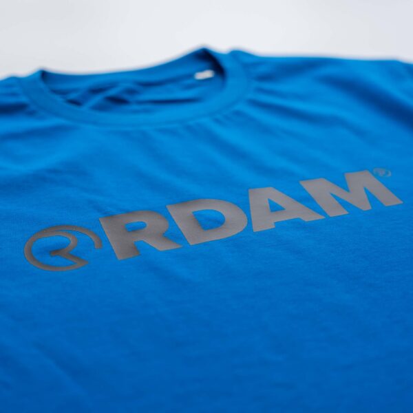 RDAM® | Iconic Essential op Blauw | T-Shirt